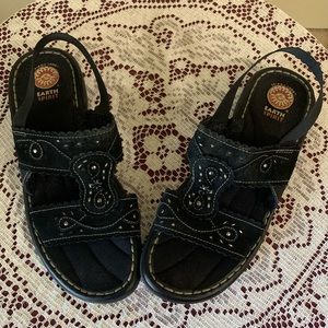 EUC Black Earth Spirit Sandals